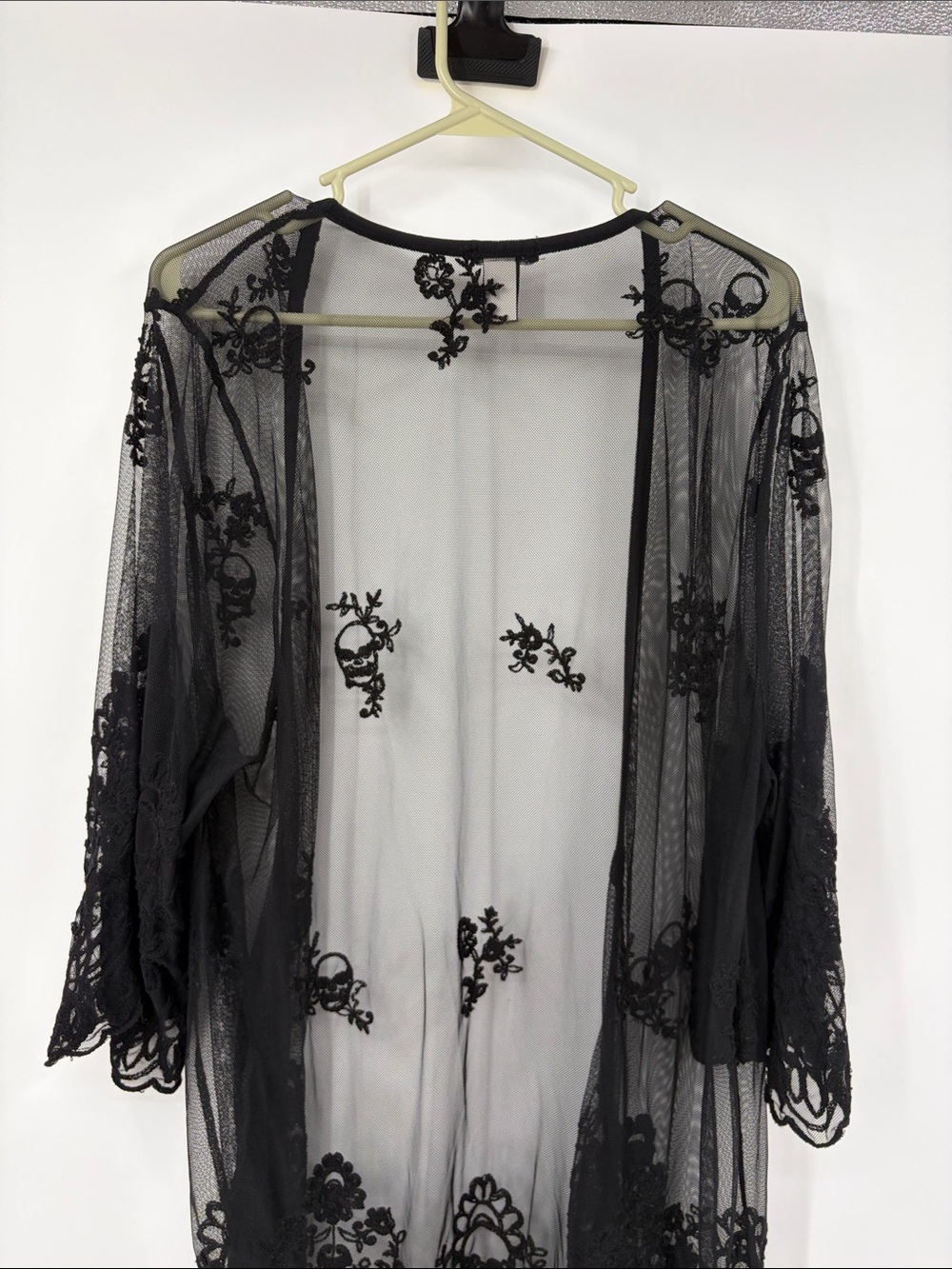 Hot Topic Black Lace Skull Floral Open Cardigan Size Large - Picture 8 of 8